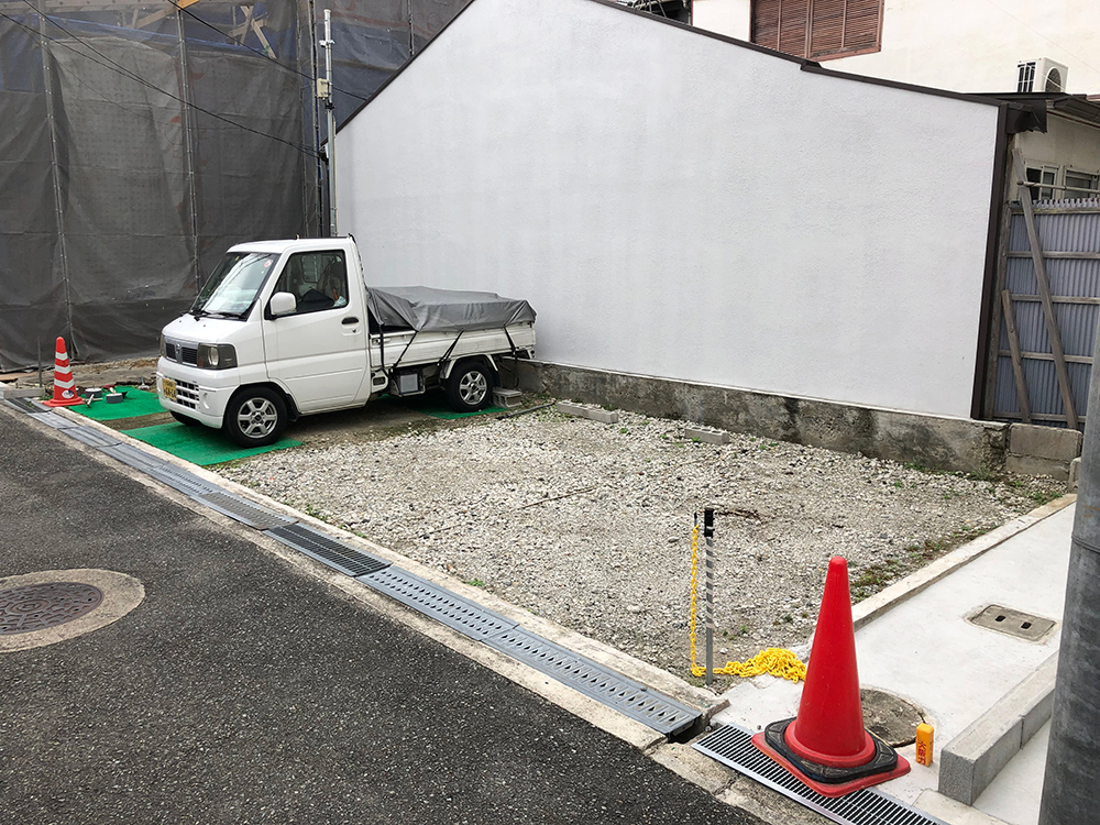 【大阪府豊中市】砂利の部分を舗装のみしてほしい（車止め・ラインは不要）