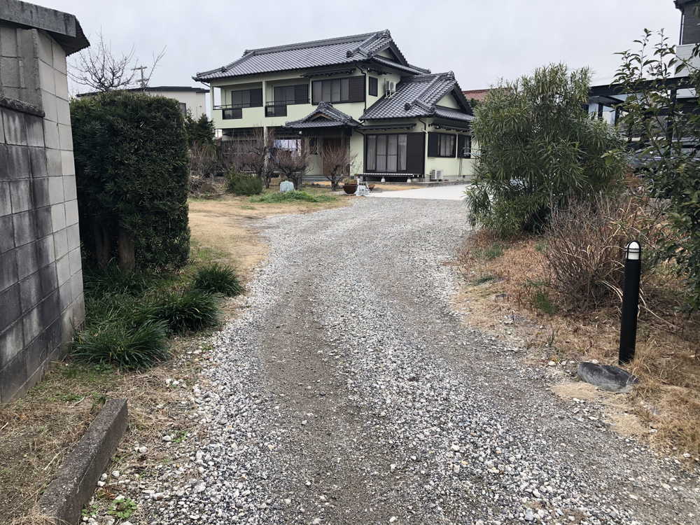 【愛知県知多市】砂利の通路をアスファルト舗装